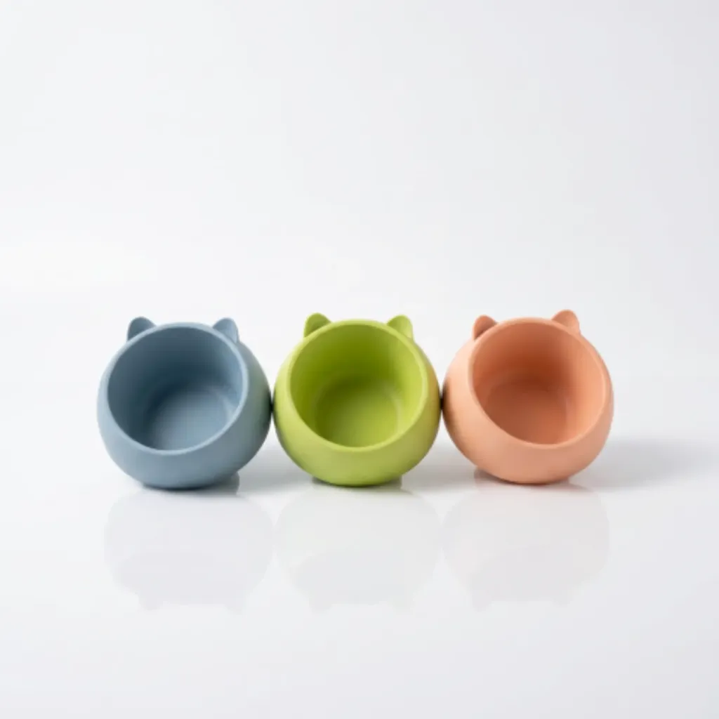 Plastic Cat Face-Shaped Pet Feeding Bowl Assorted
